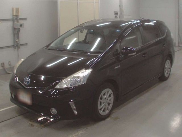 30421 Toyota Prius alpha ZVW41W 2012 г. (CAA Tokyo)